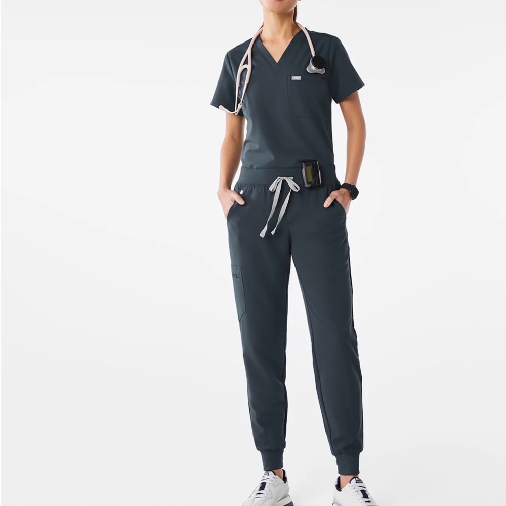 Figs scrub set Dark Harbor Zamora Joggers.Rafaela oversize top.